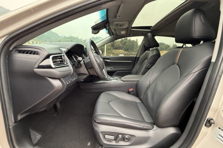 Used Toyota Camry 2021 2.0G Luxury Edition
