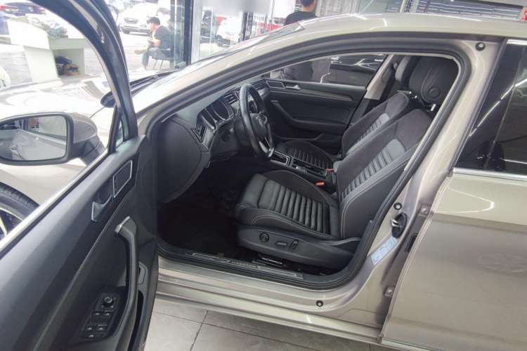 Used Volkswagen Magotan 2020 330TSI DSG Leading Model
