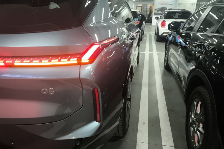 Used Lynk & Co 08 EM-P 2025 220 km All-Wheel-Drive Performance Halo
