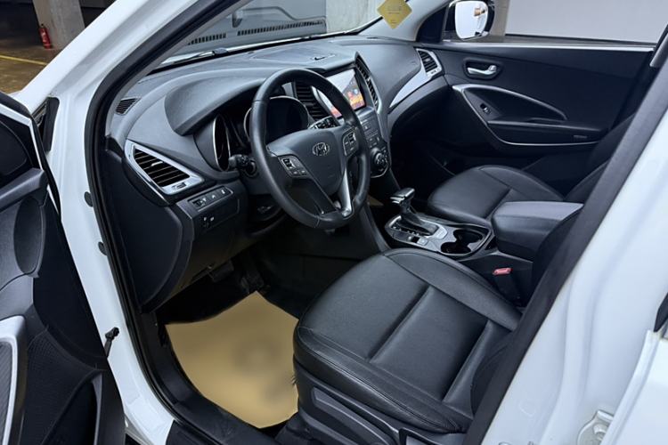 Used Hyundai Santa Fe 2013 2.4L Automatic 2WD Comfort Edition
