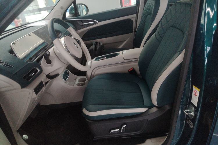 Used ORA Good Cat 2023 401 km Standard Range Luxury Version Lithium Iron Phosphate
