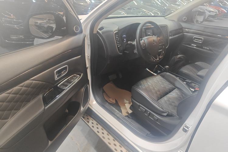 Used Mitsubishi Outlander 2020 2.4L 4x4 Zhi Xiang Edition 5 Seats