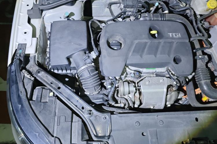 Used Roewe i6 New Energy 2017 45T Hybrid Connect & Smart Enjoyment Edition
