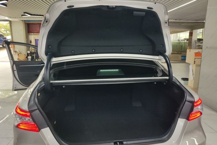 Used Toyota Camry 2021 2.0G Luxury Edition
