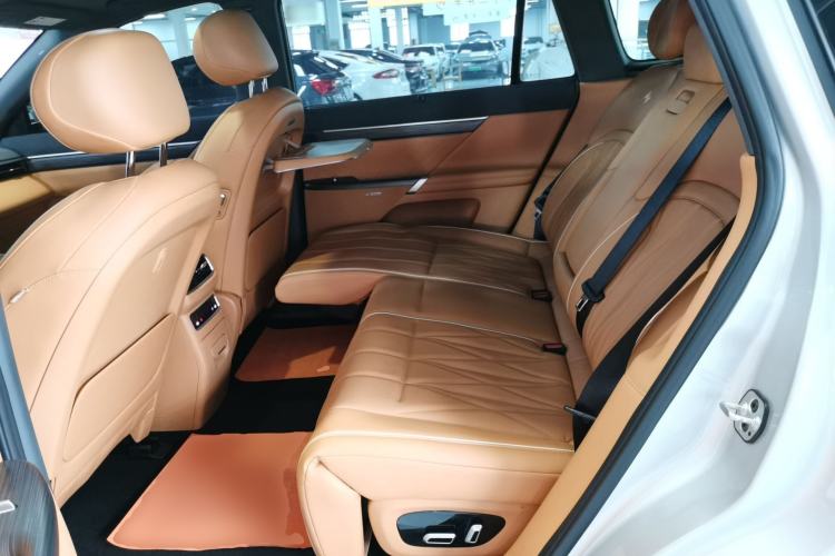 Used  eπ008 2025 210Max Range-Extended Version 5 Seats