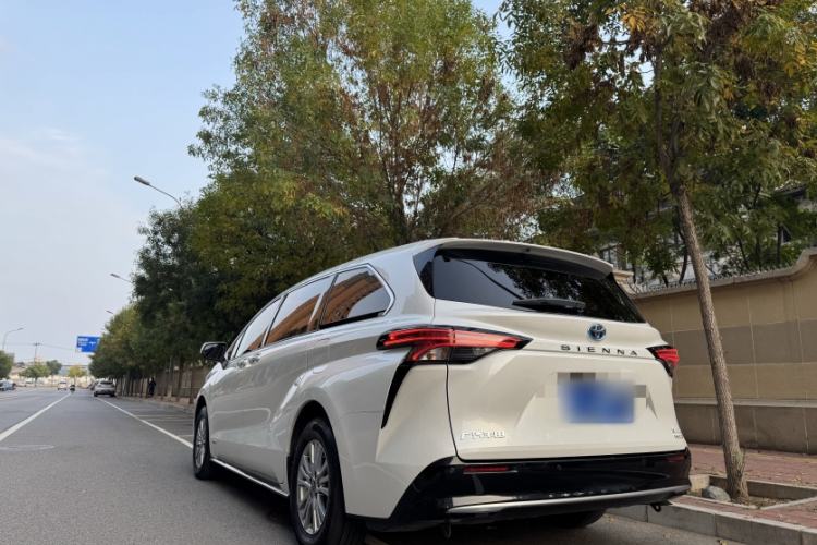 Used Toyota Sienna 2021 2.5L Hybrid Premium Edition
