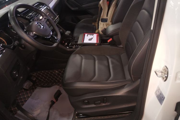 Used Volkswagen Tiguan L 2020 330TSI Automatic Two-Wheel Drive Panoramic Comfort Edition China VI Standard
