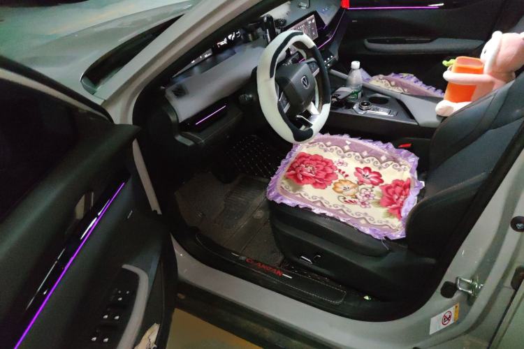 Used Changan UNI-V 2022 1.5T Smart Navigation Version
