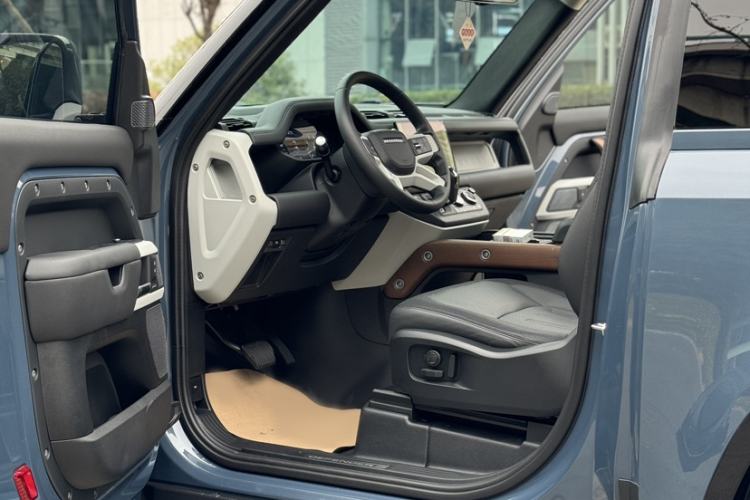 Used Land Rover Defender 2022 90 2.0T P300 X-DYNAMIC HSE
