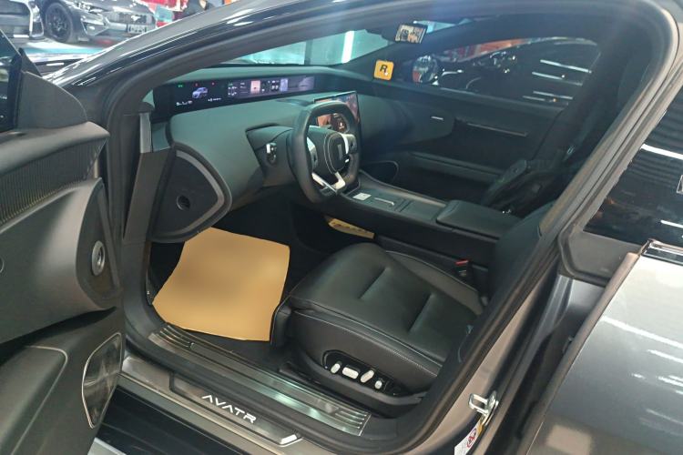 Used  12 2023 700 Three-Laser Rear-Wheel Drive Luxury Edition
