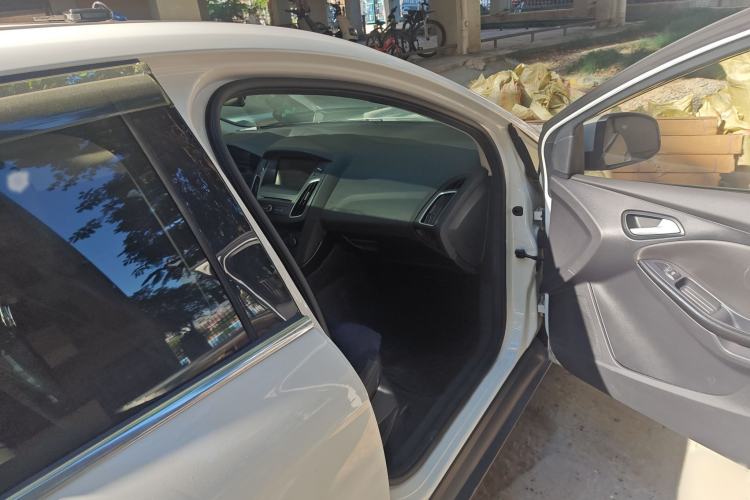 Used Ford Focus 2015 Sedan EcoBoost 180 Automatic Elite Model
