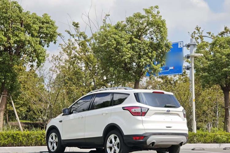 Used Ford Kuga 2017 EcoBoost 180 Two-Wheel-Drive Platinum Edition
