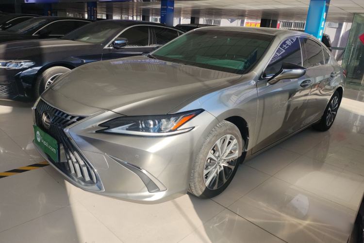 Used Lexus ES 2023 200 Excellence Edition
