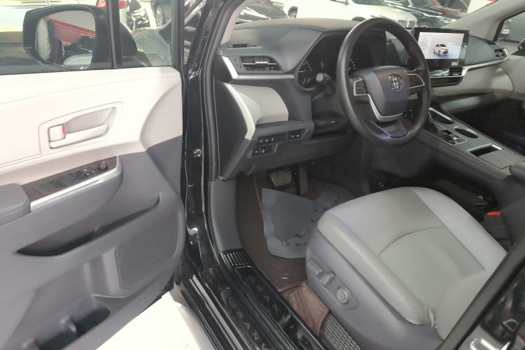 Used Toyota Granvia 2024 2.5L Hybrid Comfort Edition