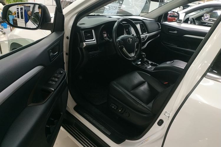 Used Toyota Highlander 2018 2.0T Two-Wheel Drive Luxury Edition 7 Seats China VI Standard