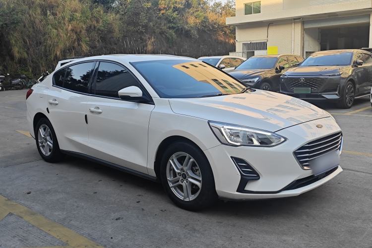 Used Ford Focus 2019 Sedan 1.5L Manual FENGYUE Model China V Emission Standard
