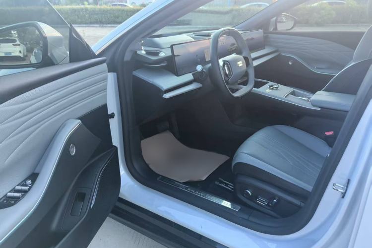 Used  E8 2024 665 km Range Rear-Drive Starship Long-Range Version
