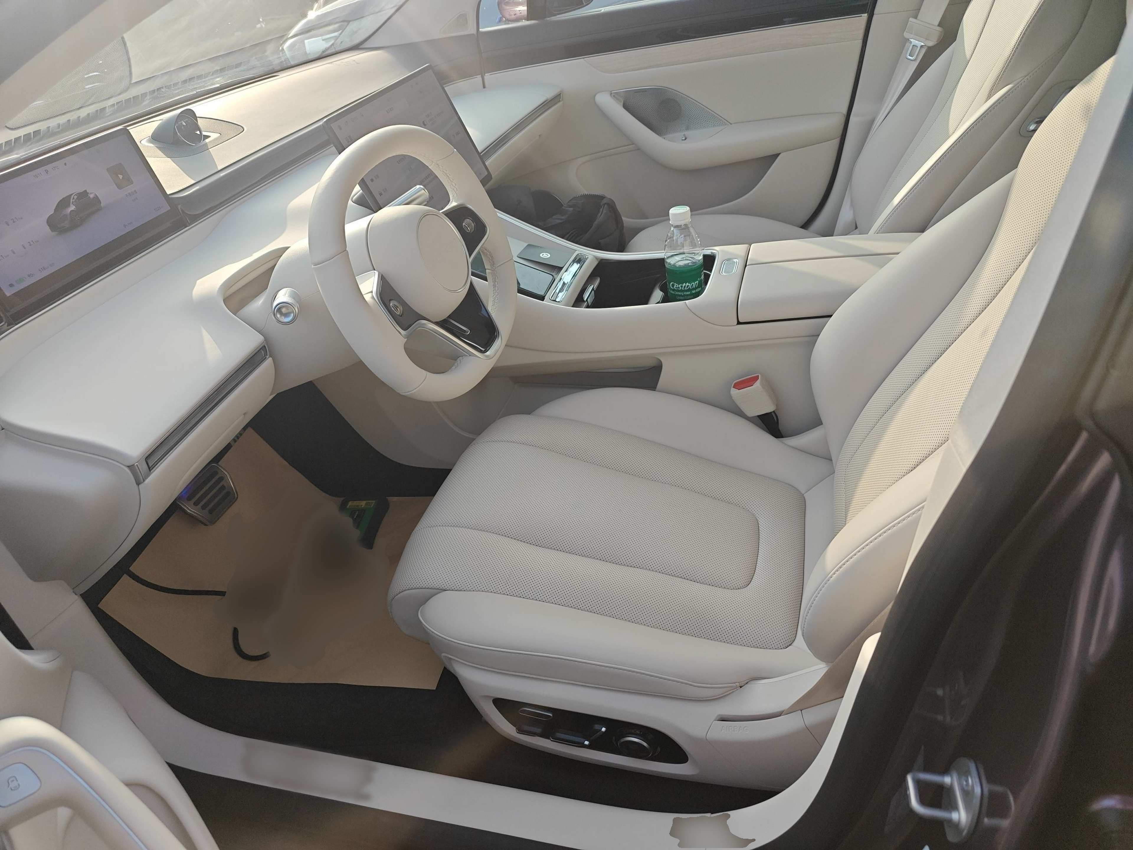 Переднее сиденье в автомобиле