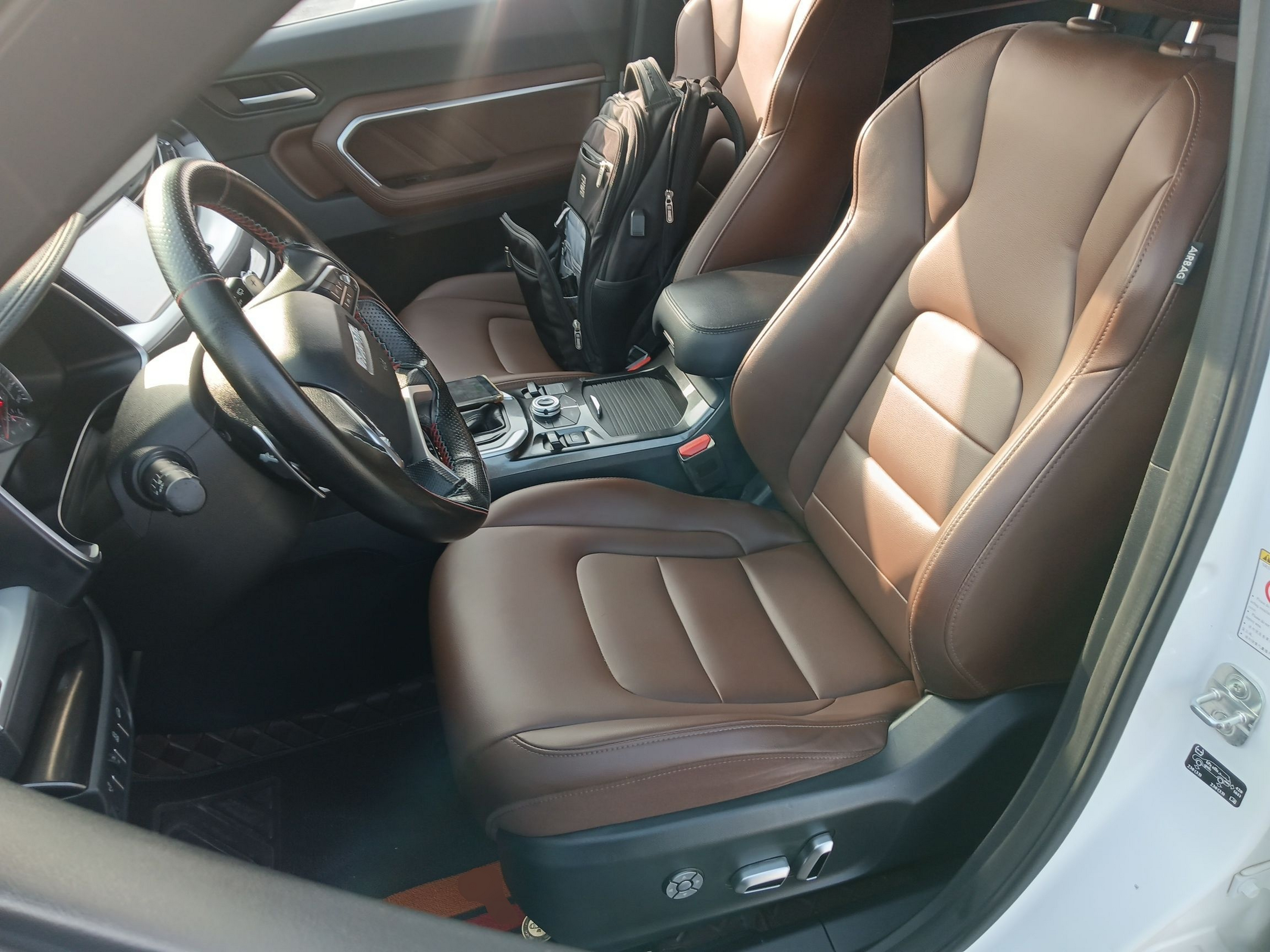 Переднее сиденье в автомобиле