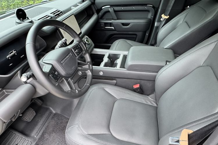 Used Land Rover Defender 2025 110 3.0T P400 – Dynamic HSE
