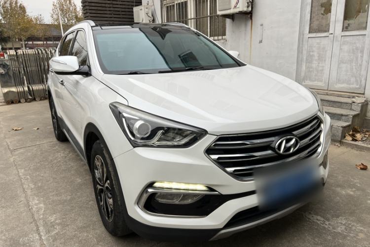 Used Hyundai Santa Fe 2017 2.4L Automatic Two-Wheel Drive Smart Version 5 Seats
