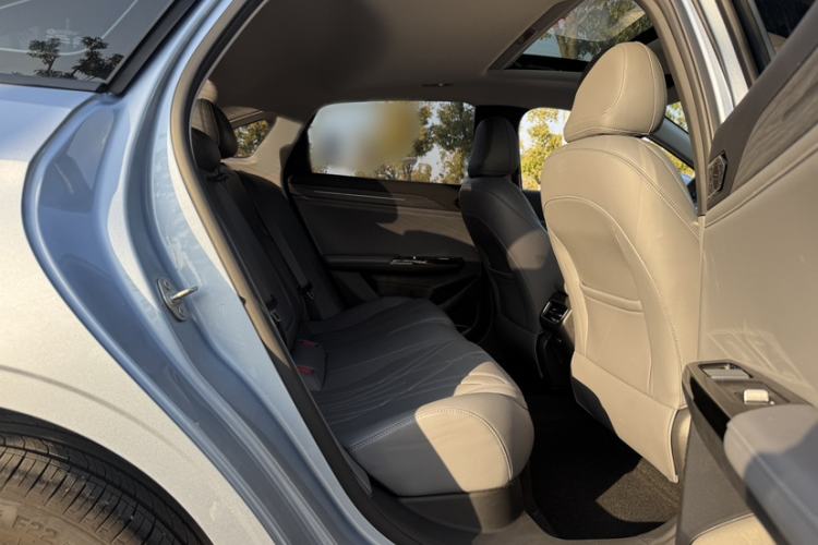 Used  L6 2025 EM-i 140km Starship Edition
