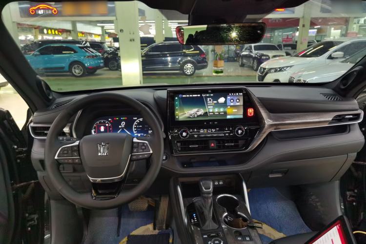 Used Toyota Crown Land Cruiser 2024 2.0T All-Wheel-Drive Prestige Version
