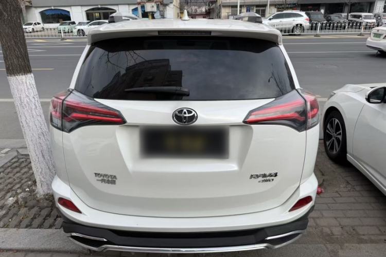 Used Toyota RAV4 2016 2.0L CVT 4x4 New Edition China V Standard