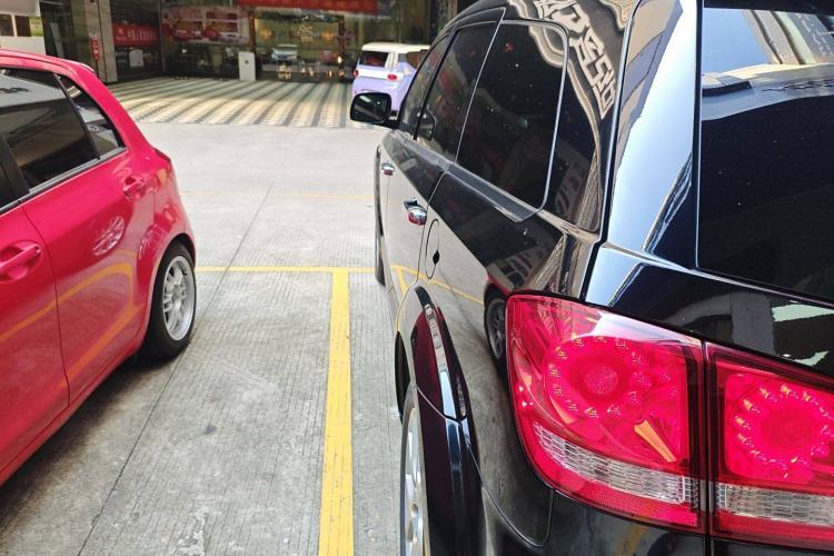 Used Dodge Journey 2013 2.4L Two-Wheel Drive Luxury Version
