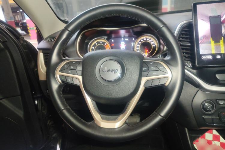 Used  Cherokee 2017 2.0L Superior Edition