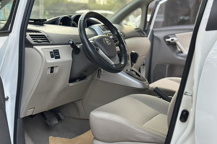 Used Toyota Verso 2014 Starlight 180E CVT Elite Edition
