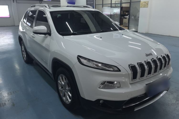 Used  Cherokee 2017 2.4L Leading Smart Edition
