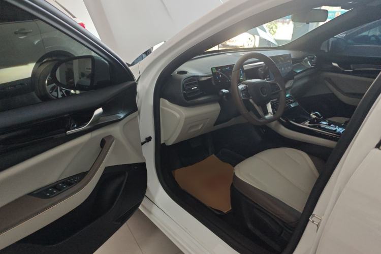 Used BYD Qin PLUS 2024 HONOR Edition DM-i 55KM Leading Model
