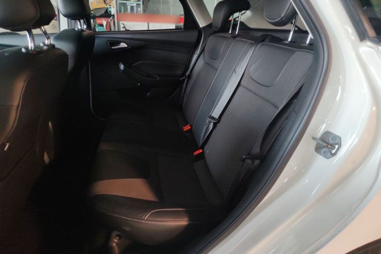 Used Ford Focus 2012 Hatchback 1.6L Automatic Fashion Edition
