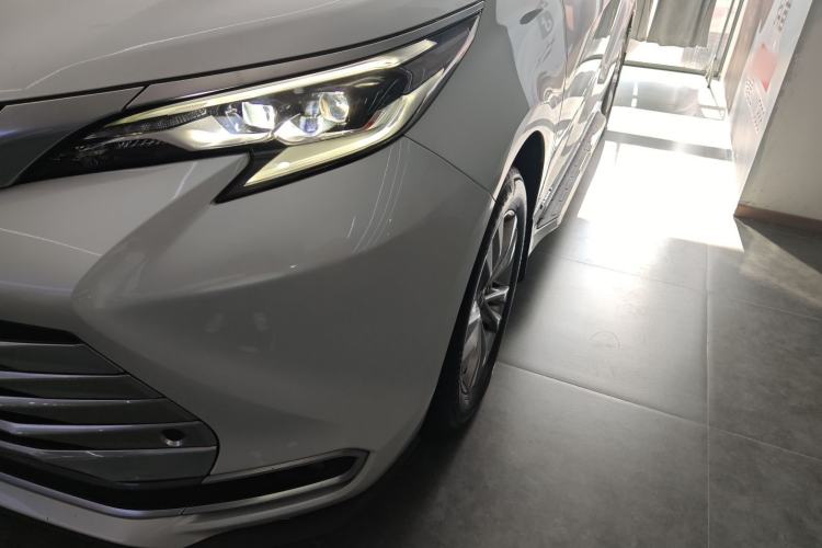 Used Toyota Sienna 2021 2.5L Hybrid Platinum Edition
