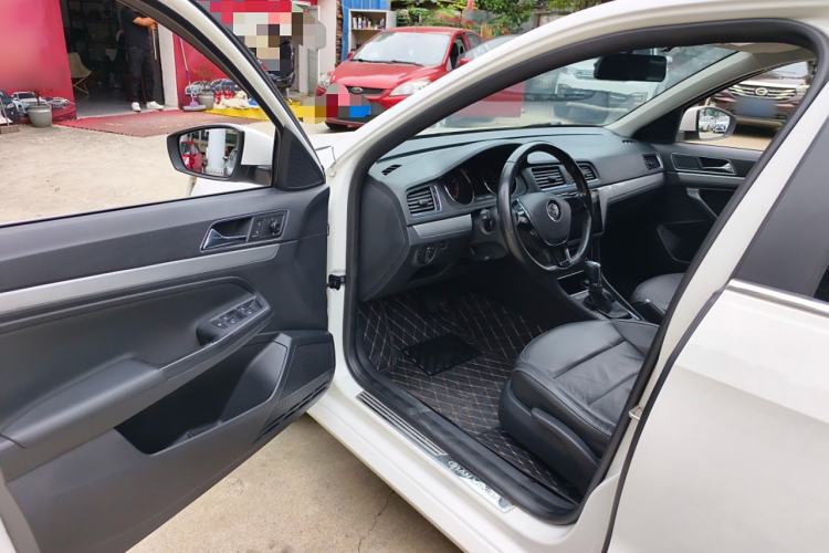 Used Volkswagen Gran Lavida 2015 230TSI DSG Comfort Edition
