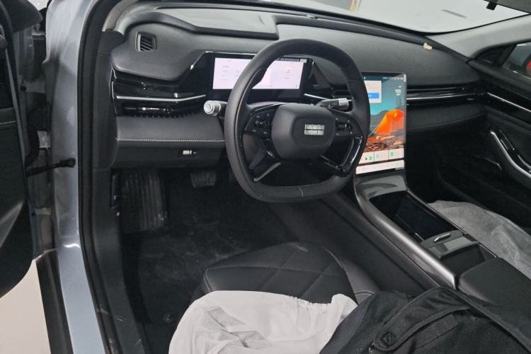 Used  L6 2024 125km PLUS Dragon Edition
