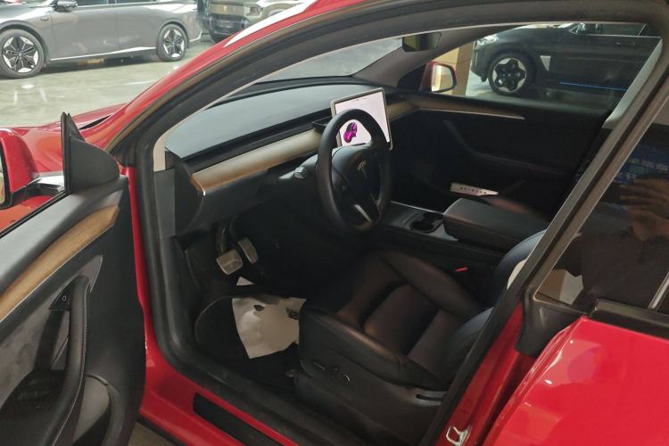 Used Tesla Model Y 2021 Long-Range All-Wheel-Drive Version 3D7
