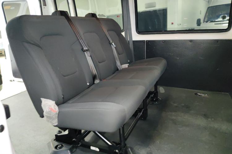 Used JMC Fushun 2023 2.0T Automatic Short-Wheelbase Low-Roof Commercial & Multi-Purpose Passenger Vehicle 6-Seater with Dual-Opening Tailgate
