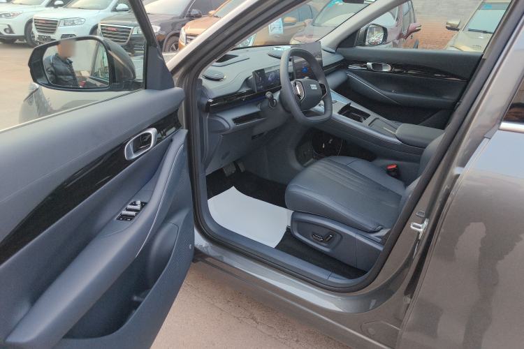 Used  E5 2024 440km Launch Edition
