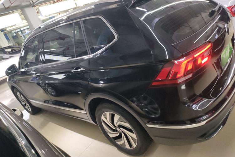 Used Volkswagen Tiguan L 2024 Outstanding Model 300TSI Automatic Two-Wheel Drive Longteng Edition
