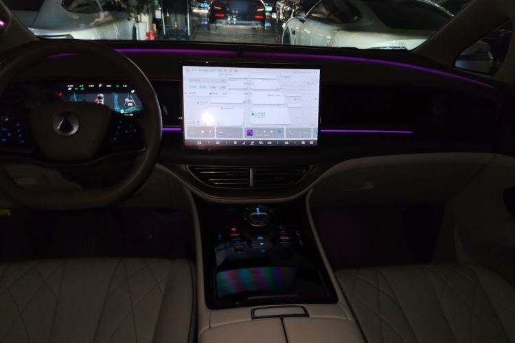 Used Denza D9 2022 DM-i 970 Four-Wheel Drive Flagship Model
