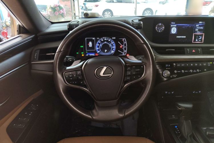 Used Lexus ES 2020 300h Deluxe Edition