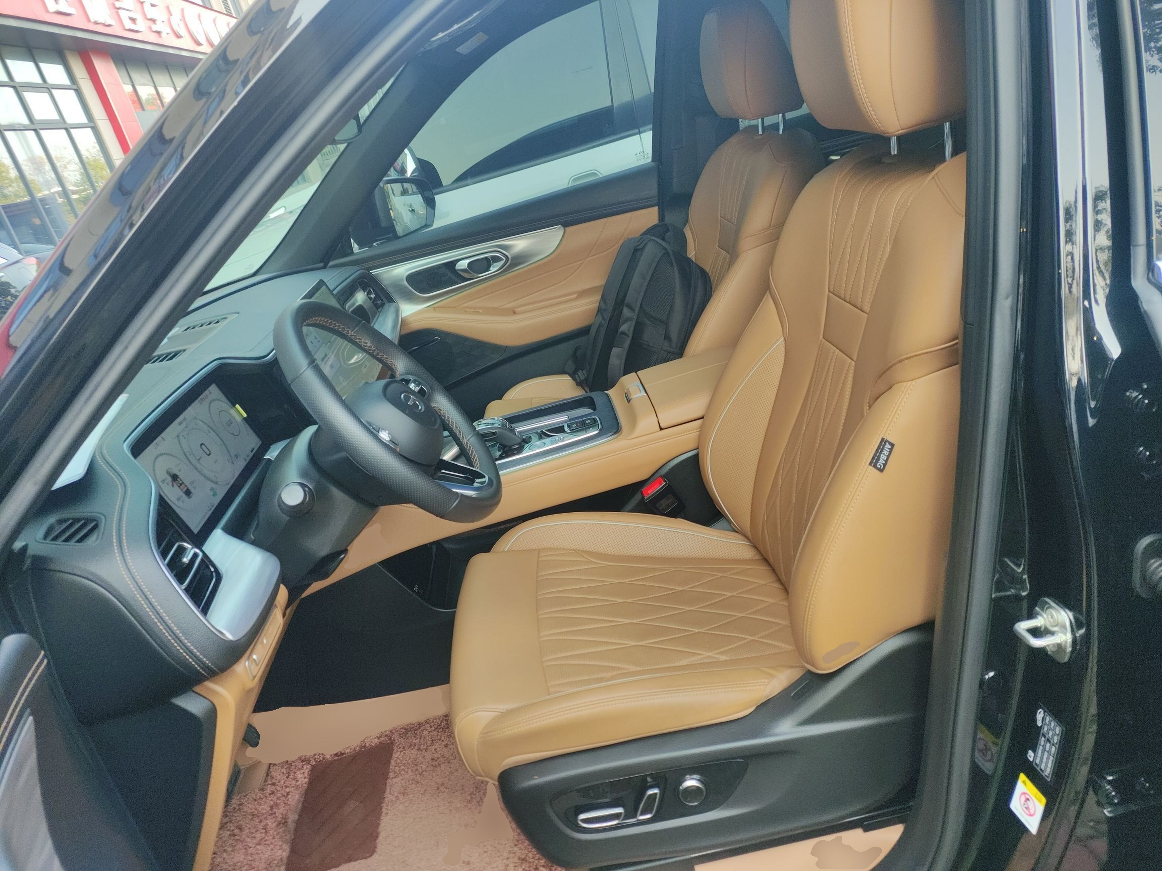 المقاعد الأمامية داخل السيارة