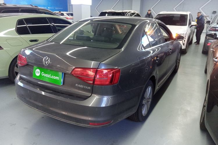 Used Volkswagen Sagitar 2015 1.6L Manual Comfort Model
