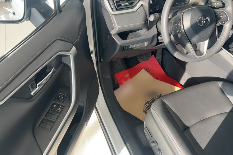 Used Toyota RAV4 2023 2.0L CVT Two-Wheel Drive 20th Anniversary Platinum Edition
