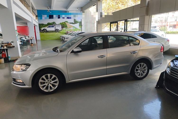 Used Volkswagen Lavida 2015 1.6L Automatic Comfort Edition
