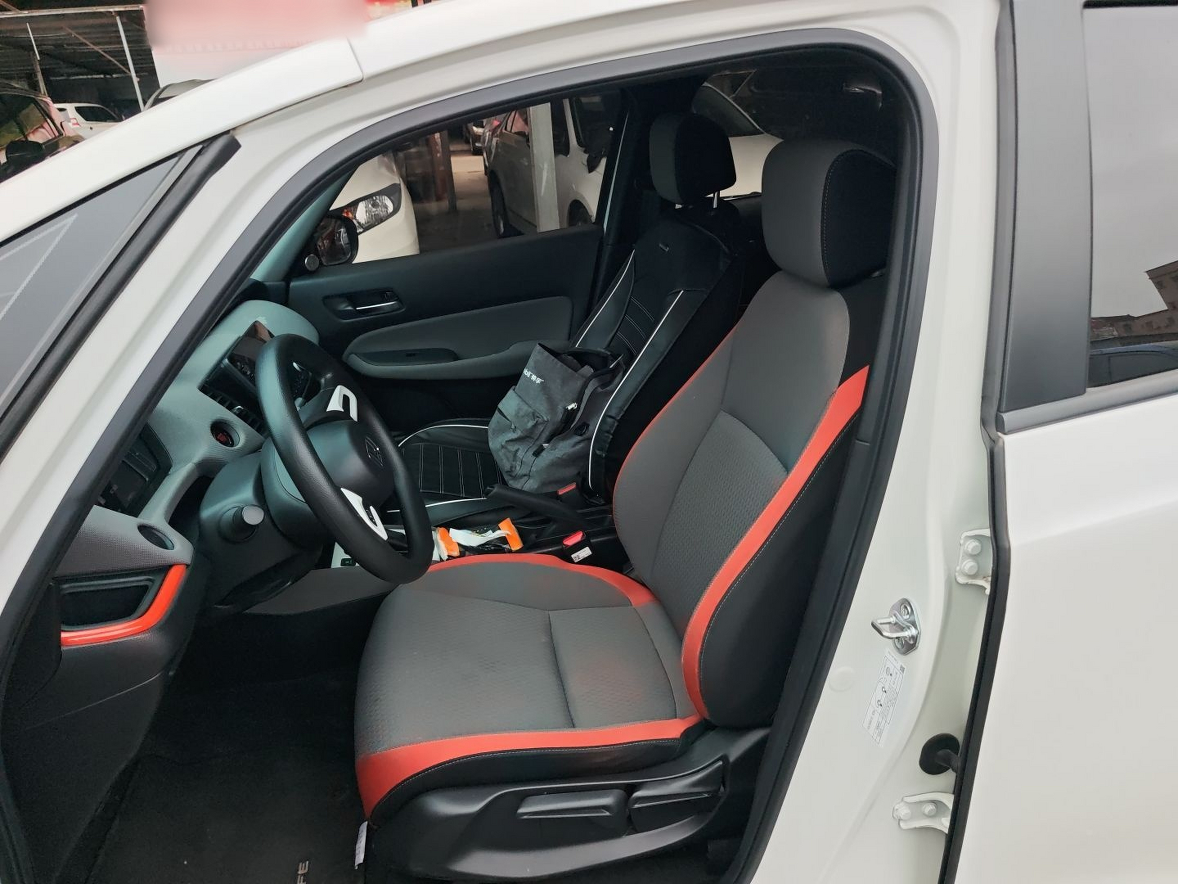 Переднее сиденье в автомобиле