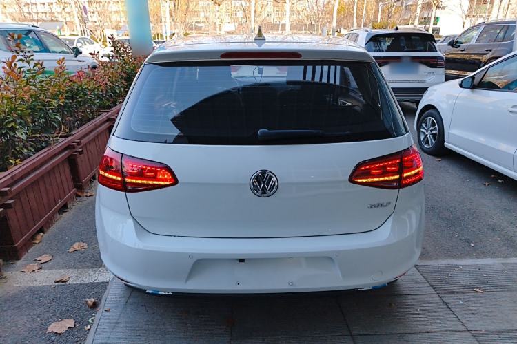 Used Volkswagen Golf 2016 1.6L Automatic Fashion Model
