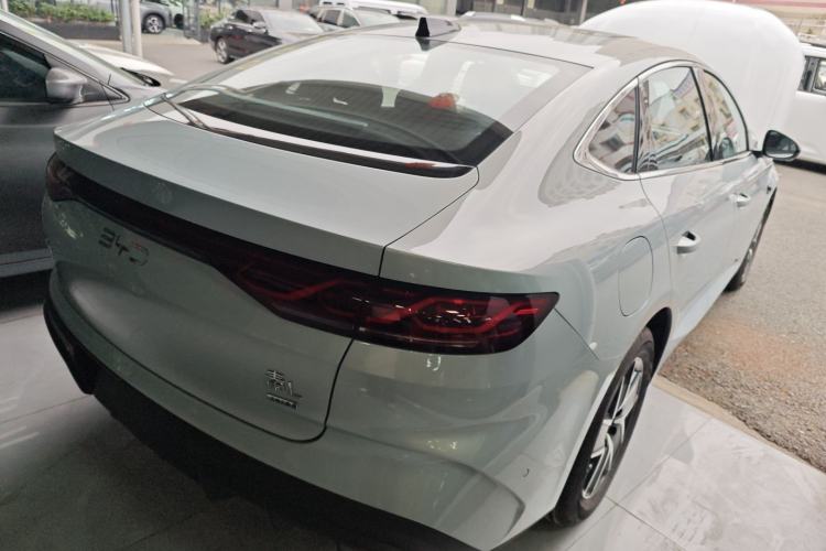 Used BYD Qin L 2025 DM-i Smart Drive 120KM Leading Model
